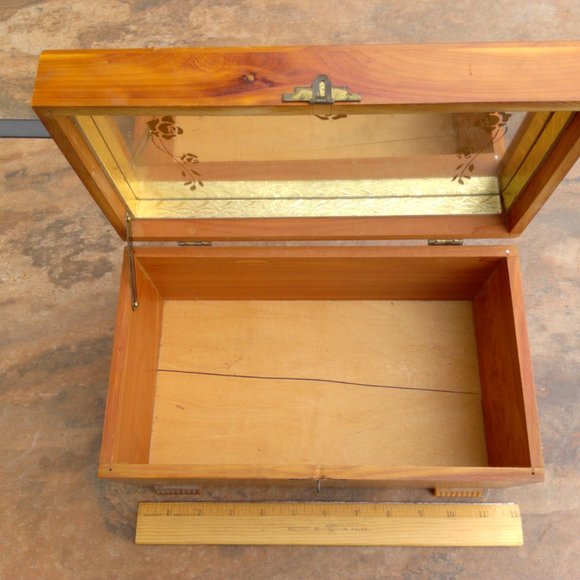 Vintage Wooden Dresser Box - Picture 8 of 8